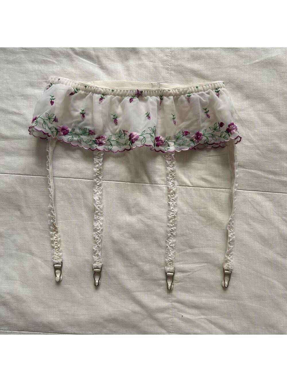 Frederick’s of Hollywood Ivory Floral Embroidered Garter Belt Small